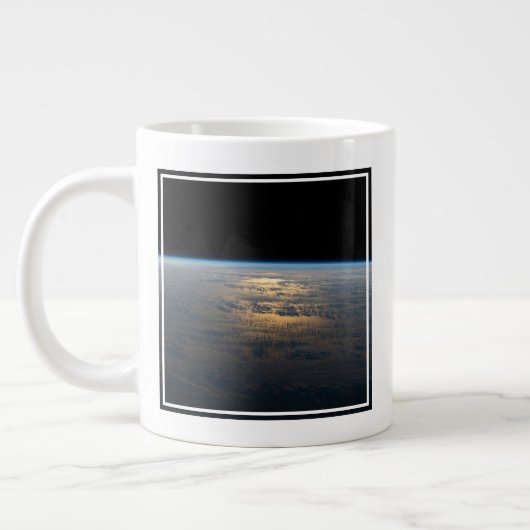 Grande Tasse Poutres Sunglint Au Large D'Un Pacifique Sud En Pa (Gauche)