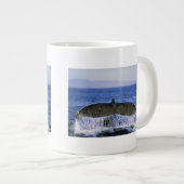 Grande Tasse Queue de baleine à bosse. (Devant droit)
