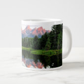 Grande Tasse Réflexions grandes de Teton au-dessus de l'étang (Devant droit)