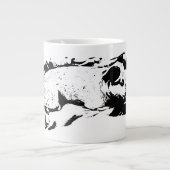 Grande Tasse Regarder Terrier douillet sur le lit d'hiver (Devant)