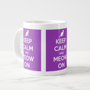 Grande Tasse Restez calme et vif sur le pourpre