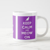 Grande Tasse Restez calme et vif sur le pourpre (Droite)