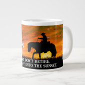 Grande Tasse Retraite Cowboy, Cheval et Coucher de soleil (Devant droit)