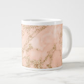 Grande Tasse Rose en marbre parties scintillant d'or abstrait (Devant droit)