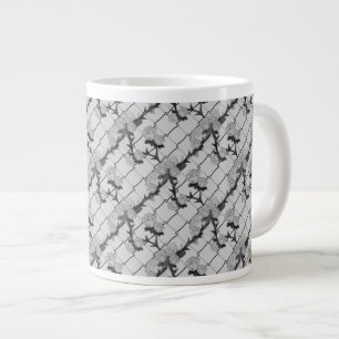 Grande Tasse Rose fantôme Escalade une barrière de lien chaîne