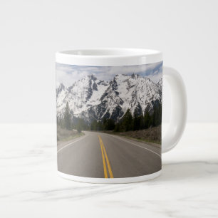 Grande Tasse Route vers la chaîne de montagnes de Teton