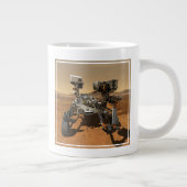 Grande Tasse Rover De La Persévérance Qui Fonctionne Sur La Sur (Droite)
