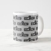 Grande Tasse Rue Sésame | Logo B&W (Devant droit)