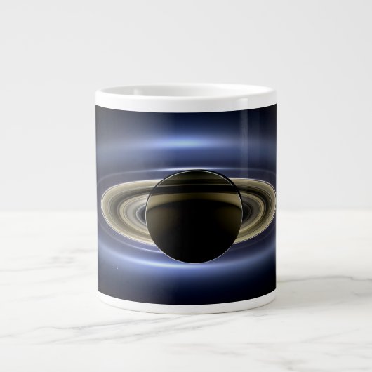 Grande Tasse Saturne Éclipse le Soleil de Cassini Orbiter (Devant)