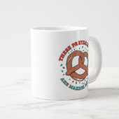 Grande Tasse Seinfeld | Ces Pretzels me donnent soif (Devant droit)