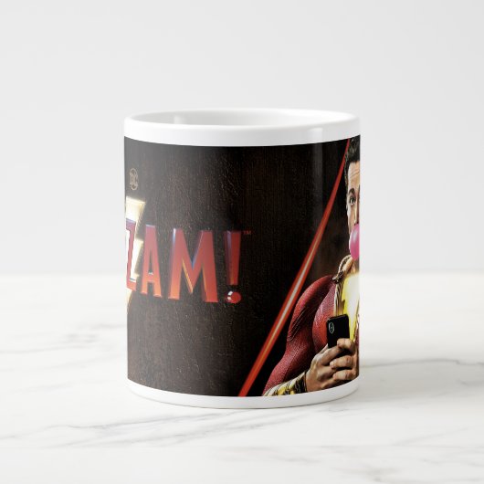Grande Tasse SHAZAM ! | Shazam soufflant la bulle gomme (Devant)