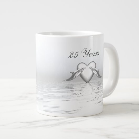 Grande Tasse Silver Anniversary Dolphins et Heart (Devant droit)