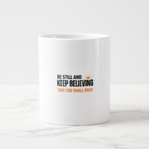 Grande Tasse Soyez calme et continuez à croire. Cela aussi pass