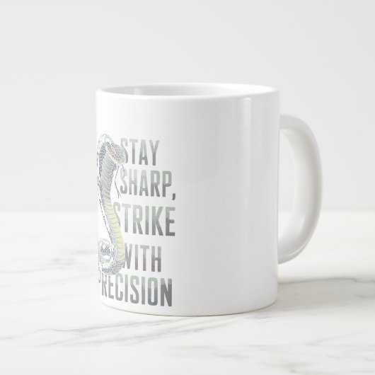 Grande Tasse Stay Sharp, Strike with Precision - Cobra Design (Devant droit)