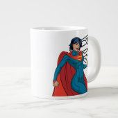 Grande Tasse Supergirl Hovering en costume bleu (Devant droit)