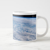 Grande Tasse Tasman Et Mer De Corail Recouvertes De Nuages. (Droite)