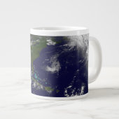 Grande Tasse Tempêtes Tropicales Sur La Planète Terre. (Devant droit)