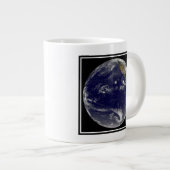 Grande Tasse Terre Avec Trois Cyclones Tropicaux Dans Le Pacifi (Devant droit)