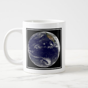 Grande Tasse Terre Avec Trois Cyclones Tropicaux Dans Le Pacifi