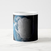 Grande Tasse Terre Pleine Montrant Des Nuages Simulés Sur L'Ant (Devant)