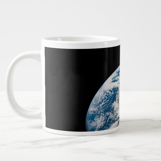 Grande Tasse Terre Tirée De L'Aollo 8 Spacecraft. (Gauche)
