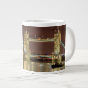 Grande Tasse Tower Bridge la nuit, Londres