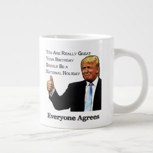 Grande Tasse Trump fait son anniversaire en fête nationale