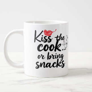 GRANDE TASSE TYPOGRAPHIE « EMBRASSEZ LE CUISINIER »