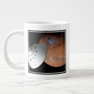 Grande Tasse Un Appareil Spatial Encaissé D'Aérocoque En Approc