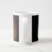 Grande Tasse Un Appareil Spatial Encaissé D'Aérocoque En Approc (Dos)