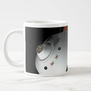 Grande Tasse Un Appareil Spatial Encaissé D'Aérocoque En Approc