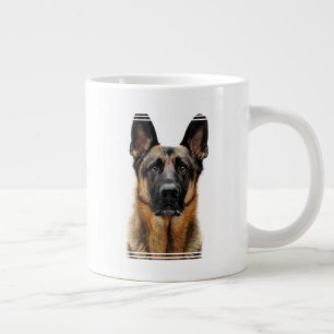 Grande Tasse Un berger allemand assis
