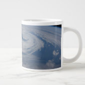 Grande Tasse Un Système De Faible Pression Mi-Atlantique. (Droite)