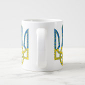 Grande Tasse Un trident ukrainien texturé drapeau d'Ukraine cou (Dos)