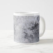 Grande Tasse Vague orageuse s'écrasant (Devant droit)