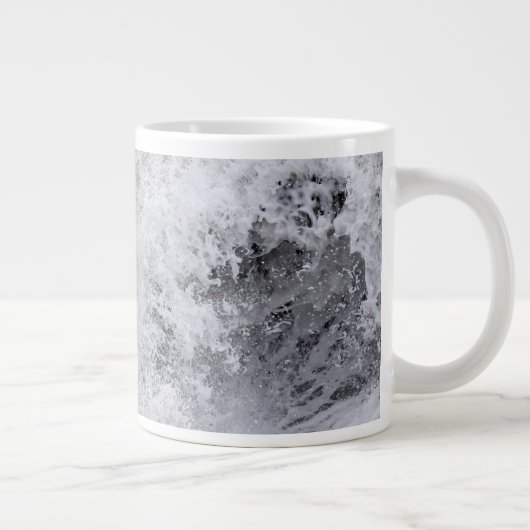 Grande Tasse Vague orageuse s'écrasant (Droite)