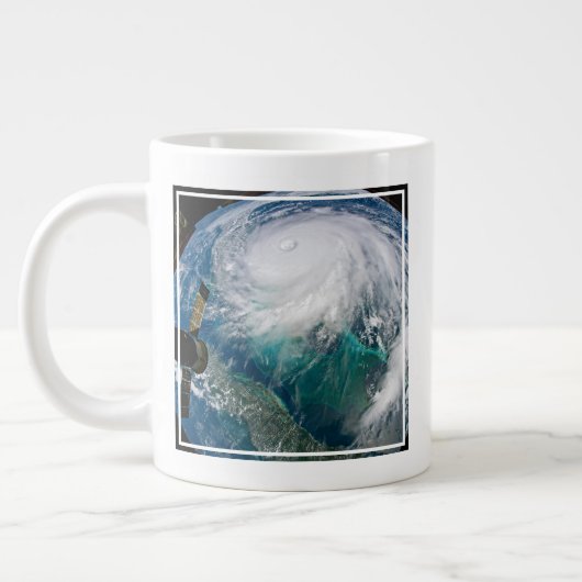 Grande Tasse Vue De L'Ouragan Dorian. (Gauche)