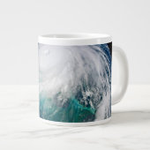 Grande Tasse Vue De L'Ouragan Dorian. (Devant droit)