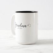 Grandma Est Modern Black Script Custom Date Tweekleurige Koffiemok (Voorkant links)