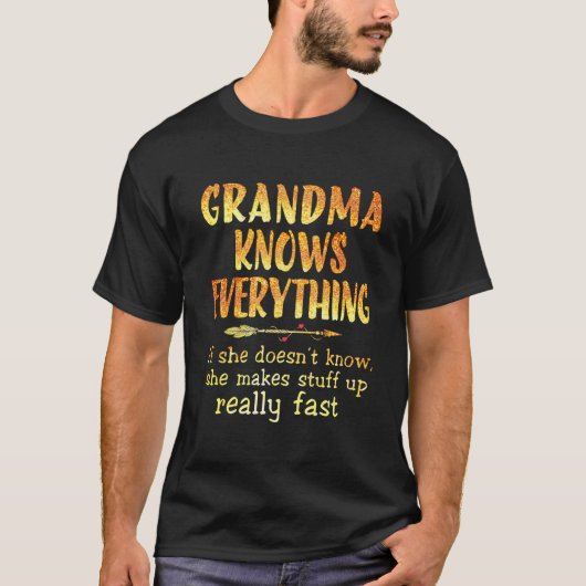 Grandma Knows Everything If She Doesn'T Know T-shirt (Voorkant)