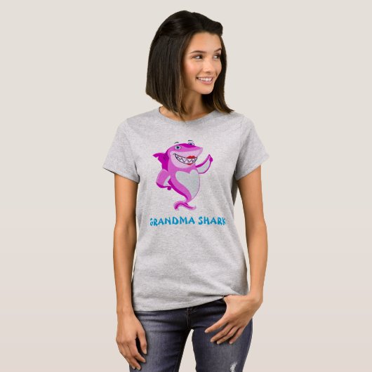 Grandma Shark | Funny Personalized T-shirt (Voorkant volledig)