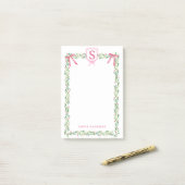 Grandmillennial Evergreen Swag met Monogram Post-it® Notes (Op bureau)