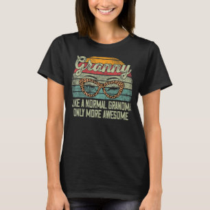 Granny als een normale grootmoeder maar Geweldige. T-shirt
