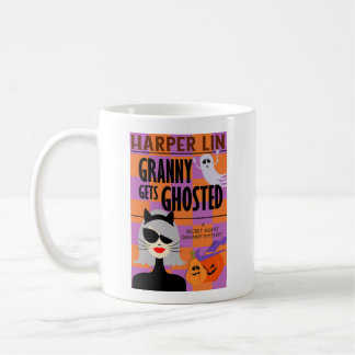 Granny Gets Ghosted door Harper Lin Boekomslag Mok