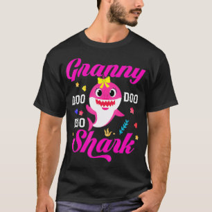 Granny Shark Gift Cute Baby Shark Family T-shirt