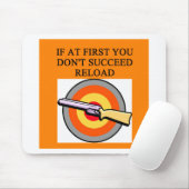 grap over pistool muismat (Met muis)