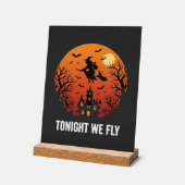 Graphisme de sorcière d'Halloween volant la nuit_1 (Angle)
