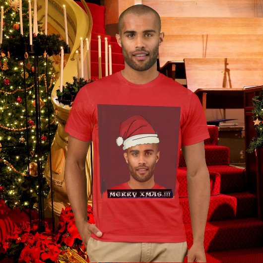 Grappig aangepast kerstfeest. Foto van het pet van T-shirt