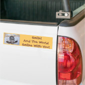 grappig afbeelding van een hond die glimlacht met bumpersticker (Op Truck)