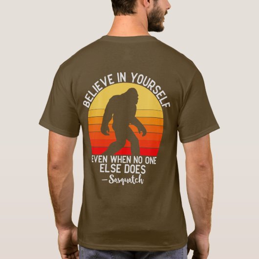 Grappig bericht van Big Foot/Sasquatch achteraan T-shirt (Achterkant)